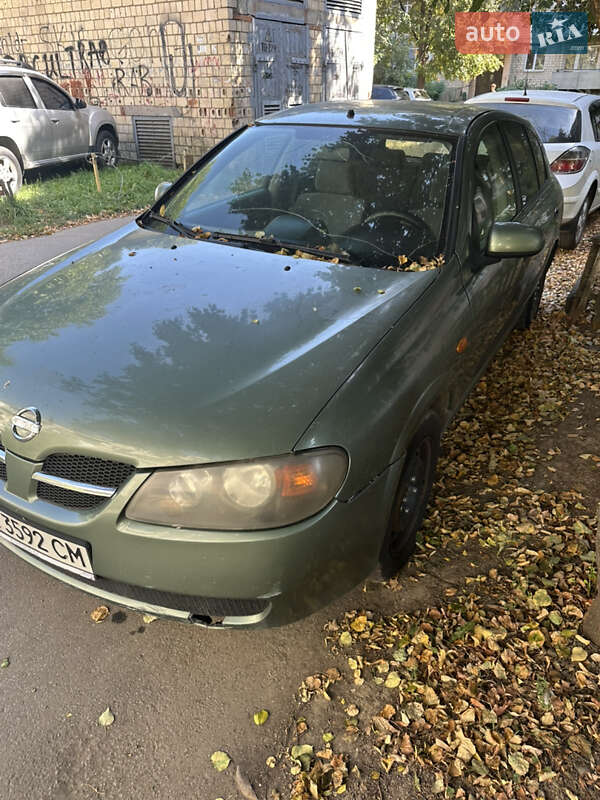 Хетчбек Nissan Almera 2004 в Чернівцях