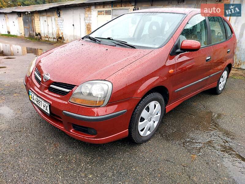Хэтчбек Nissan Almera 2000 в Киеве