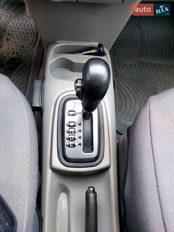 Хэтчбек Nissan Almera 2000 в Киеве