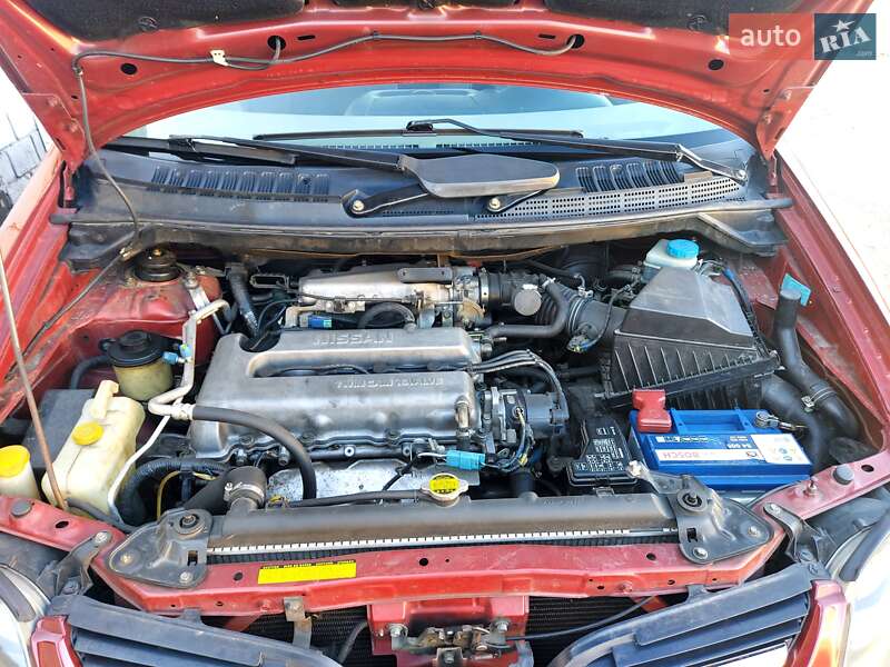 Хэтчбек Nissan Almera 2000 в Киеве