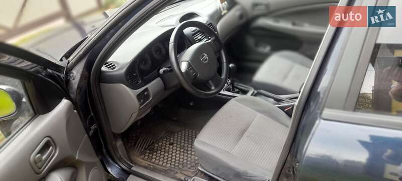 Седан Nissan Almera 2010 в Киеве