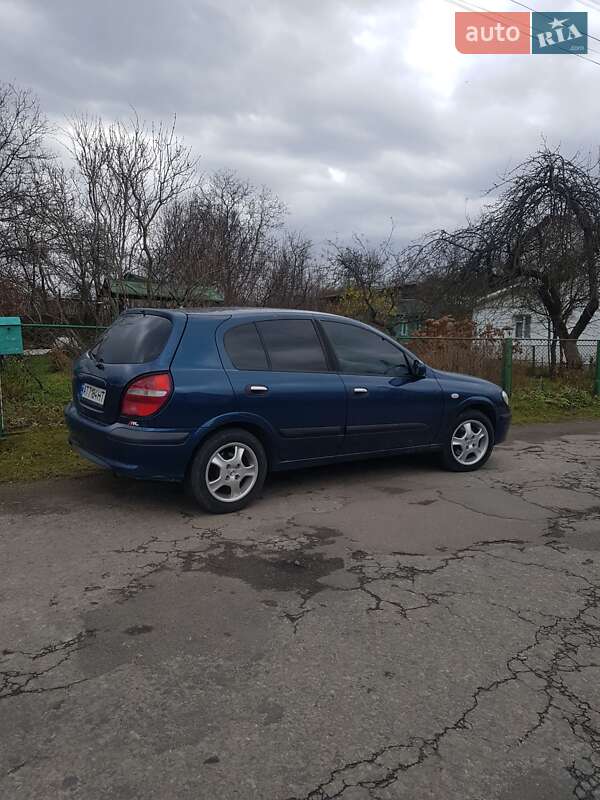 Хэтчбек Nissan Almera 2000 в Надворной