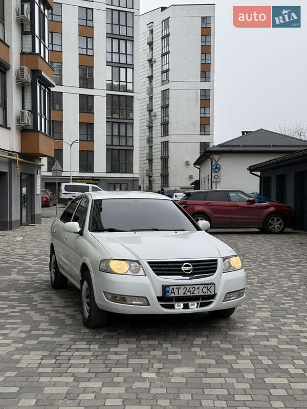 Седан Nissan Almera 2012 в Ивано-Франковске