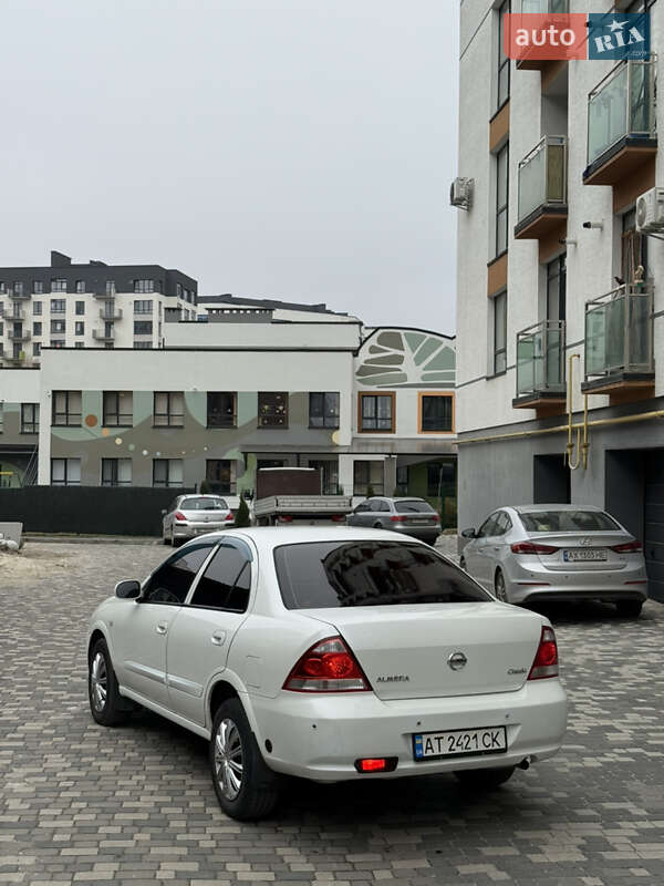 Седан Nissan Almera 2012 в Ивано-Франковске