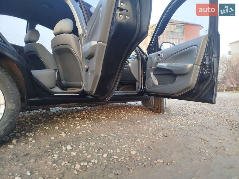 Седан Nissan Almera 2007 в Первомайске