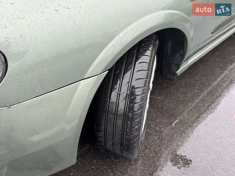 Седан Nissan Almera 2004 в Києві