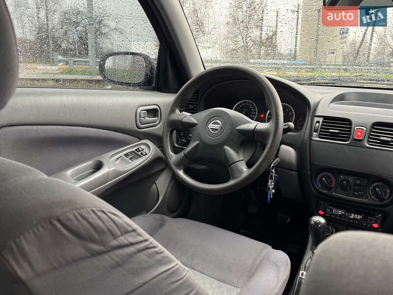 Седан Nissan Almera 2004 в Києві