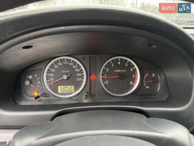 Седан Nissan Almera 2004 в Києві