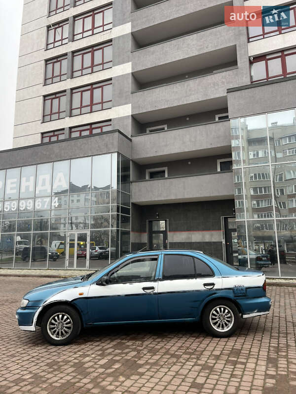 Седан Nissan Almera 1996 в Ивано-Франковске