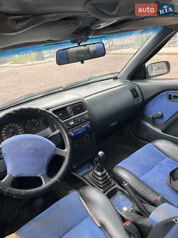 Седан Nissan Almera 1996 в Ивано-Франковске