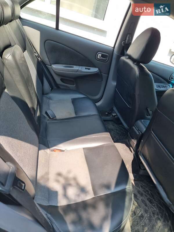 Седан Nissan Almera 2003 в Гайвороне фото 6 Седан Nissan Almera 2003 в Гайвороне