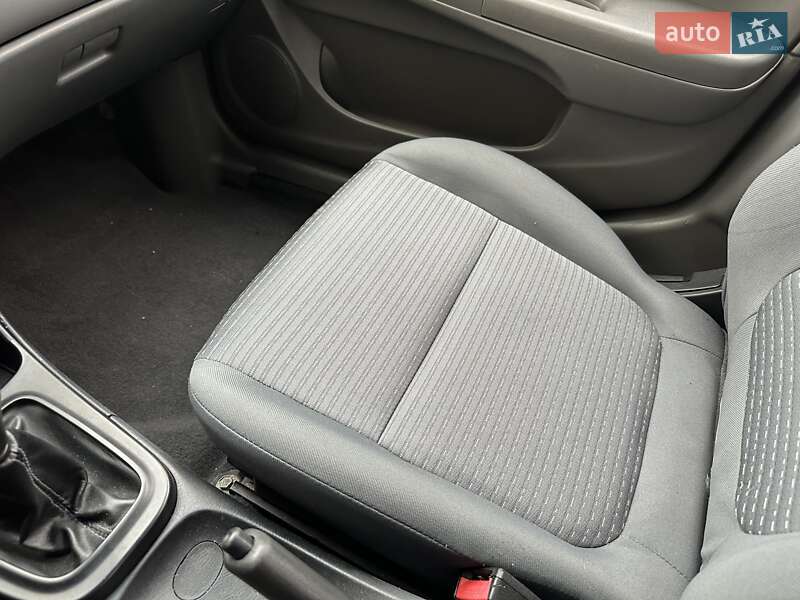 Седан Nissan Almera 2010 в Киеве