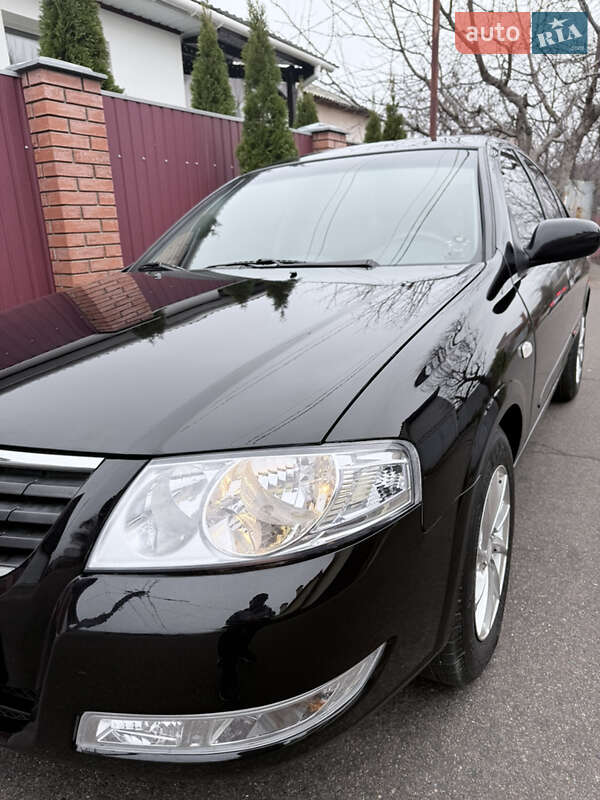 Седан Nissan Almera 2010 в Киеве