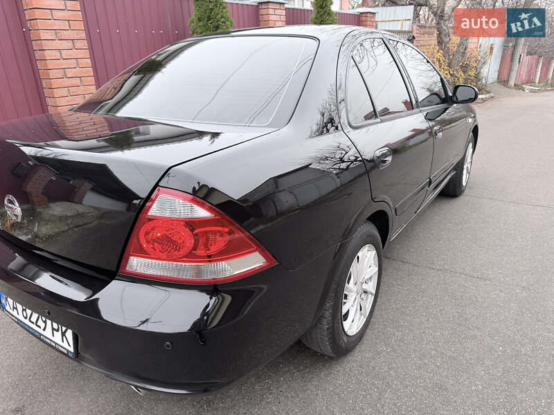 Седан Nissan Almera 2010 в Киеве