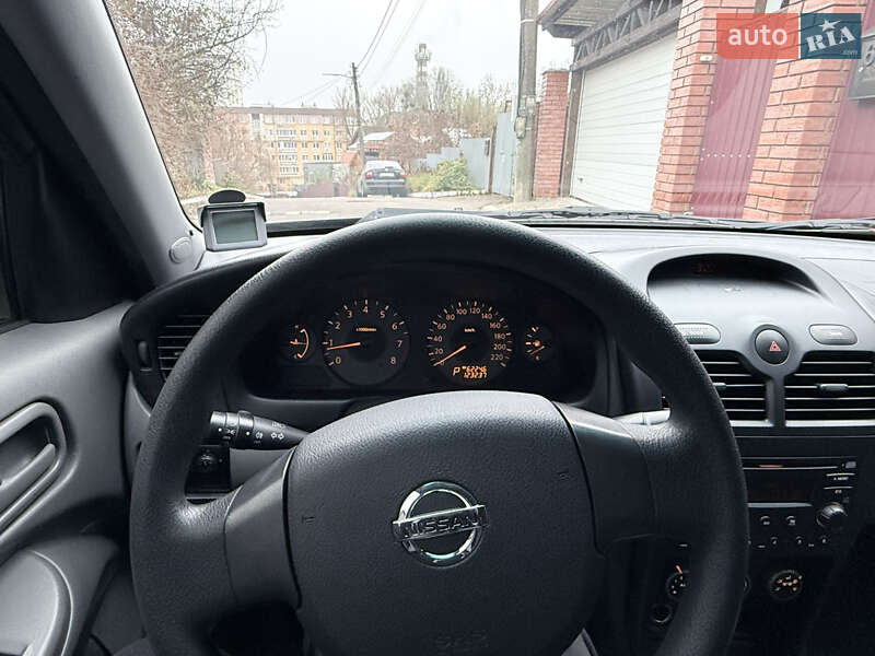 Седан Nissan Almera 2010 в Киеве