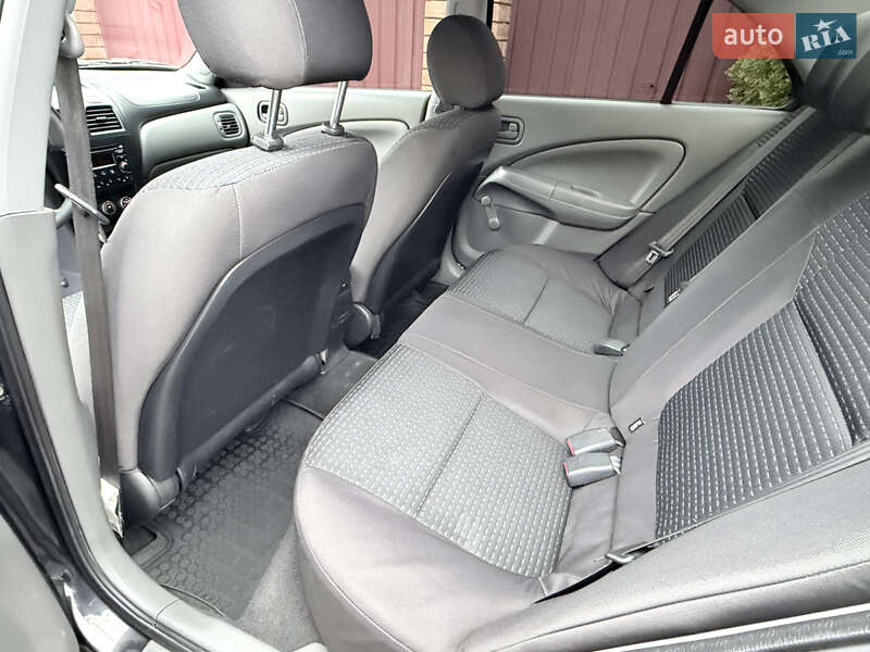 Седан Nissan Almera 2010 в Киеве