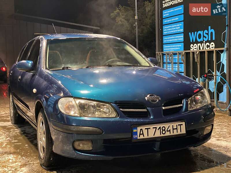 Хэтчбек Nissan Almera 2000 в Надворной