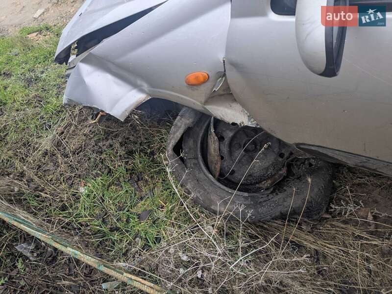 Седан Nissan Almera 2000 в Херсоне