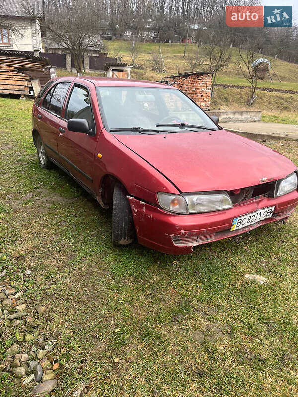 Хетчбек Nissan Almera 1996 в Коломиї