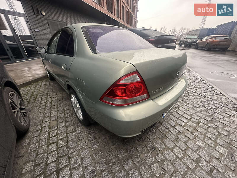 Седан Nissan Almera 2011 в Киеве