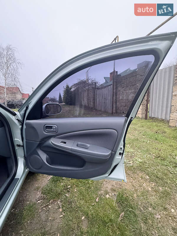 Седан Nissan Almera 2006 в Одесі