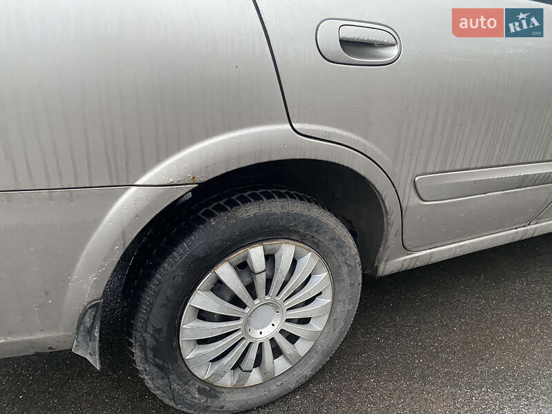 Седан Nissan Almera 2012 в Києві