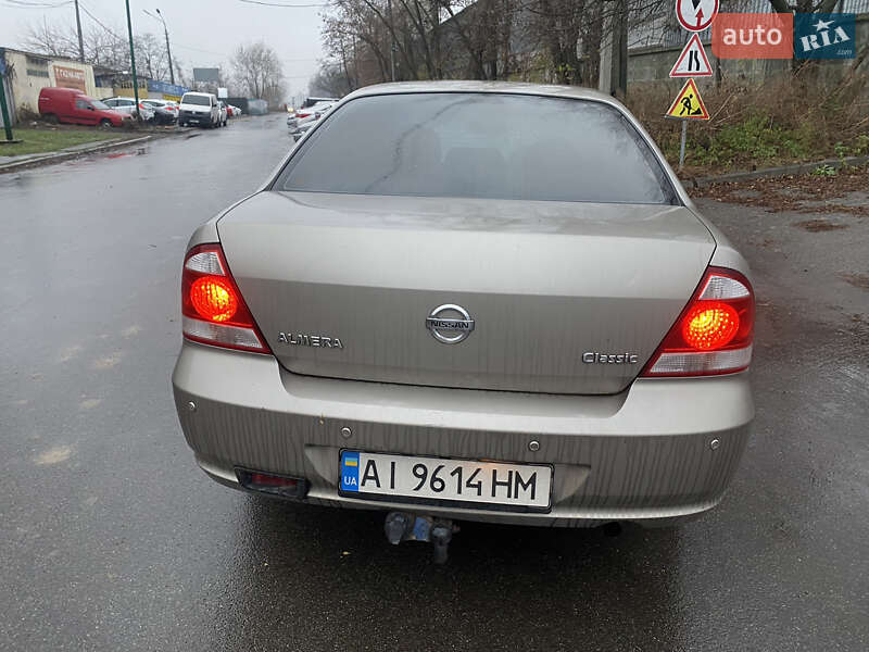 Седан Nissan Almera 2012 в Києві