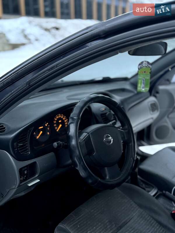 Седан Nissan Almera 2011 в Кропивницькому