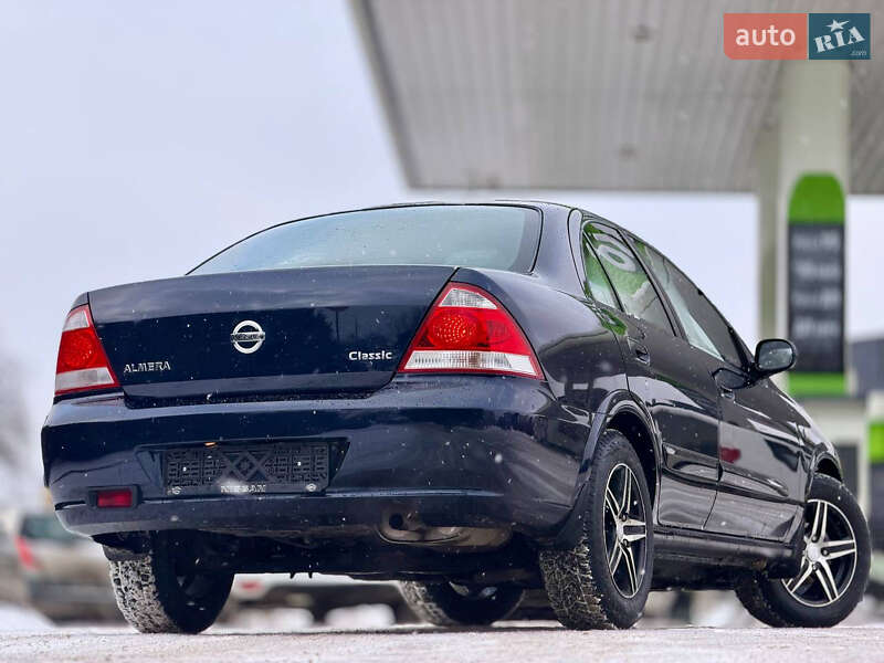 Седан Nissan Almera 2012 в Дрогобыче