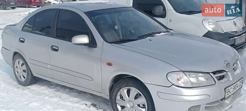 Nissan Almera 2001