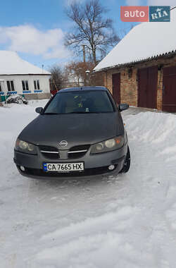 Хэтчбек Nissan Almera 2002 в Корсуне-Шевченковском