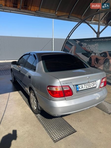 Седан Nissan Almera 2005 в Ужгороде