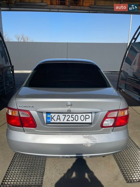 Седан Nissan Almera 2005 в Ужгороде