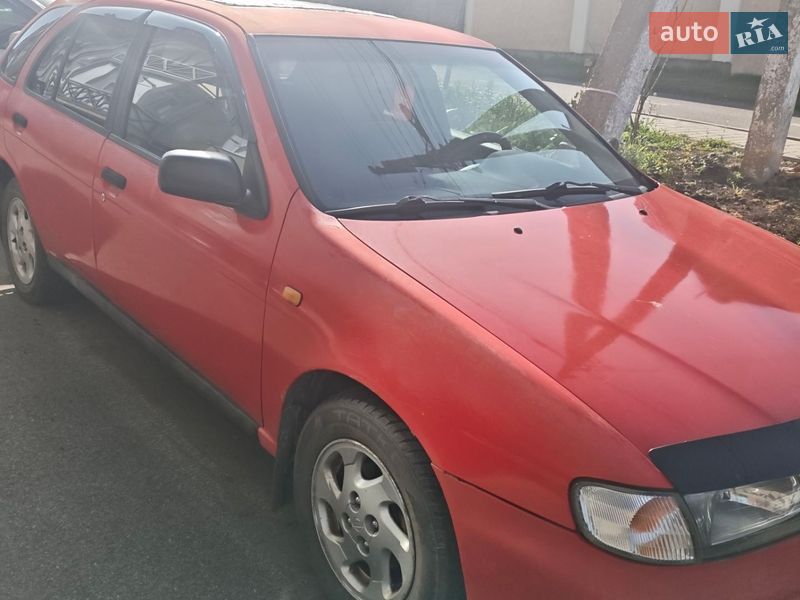 Хетчбек Nissan Almera 2000 в Одесі