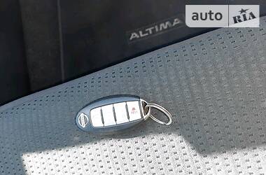 Седан Nissan Altima 2015 в 