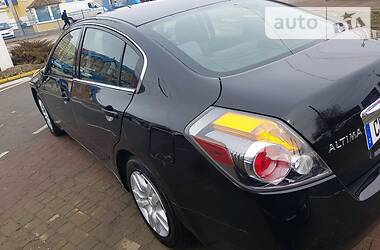 Седан Nissan Altima 2011 в 