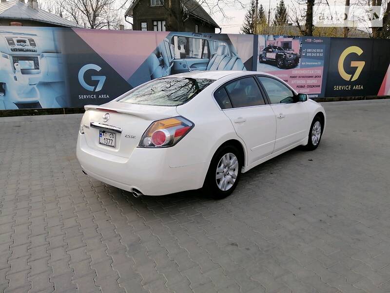 Седан Nissan Altima 2011 в 