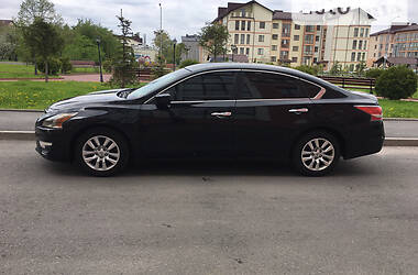 Седан Nissan Altima 2015 в Рівному