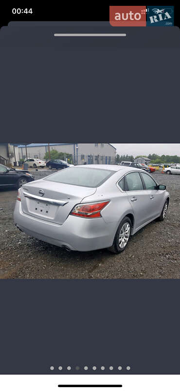 Седан Nissan Altima 2015 в Ивано-Франковске