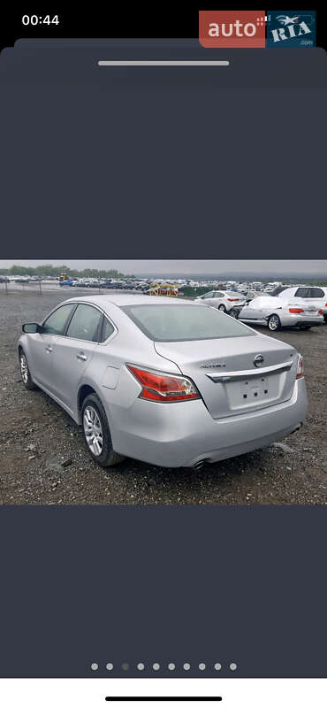 Седан Nissan Altima 2015 в Ивано-Франковске