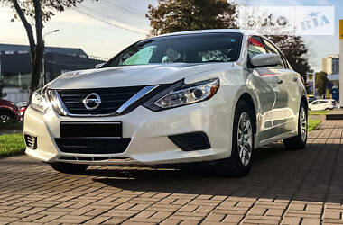 Седан Nissan Altima 2016 в Днепре