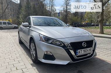Седан Nissan Altima 2019 в Івано-Франківську
