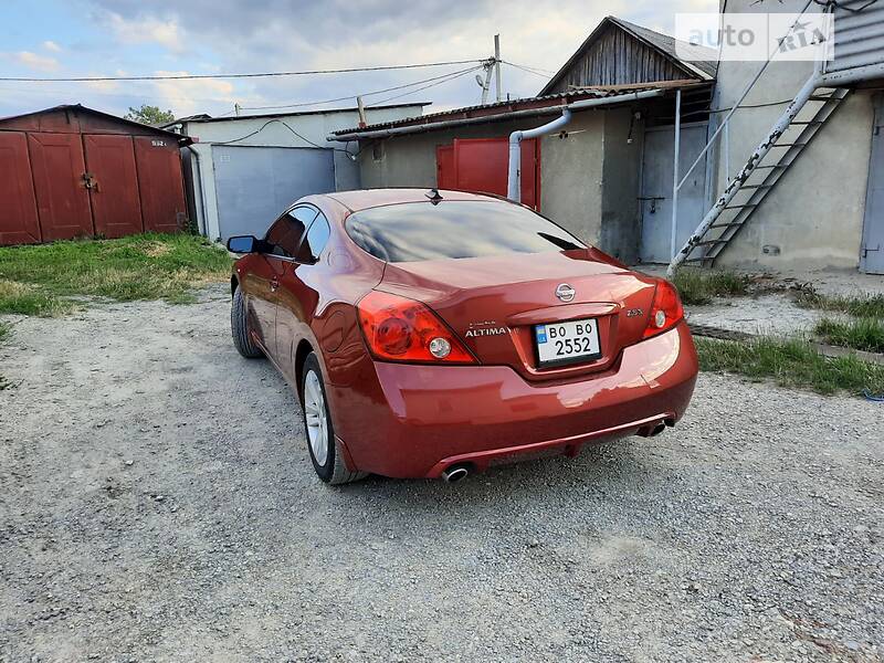 Купе Nissan Altima 2013 в Чорткові