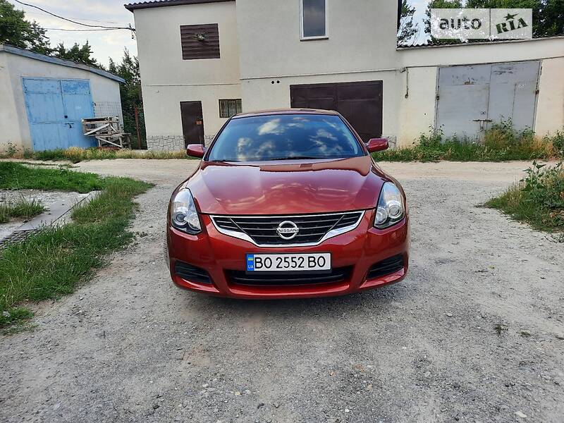 Купе Nissan Altima 2013 в Чорткові
