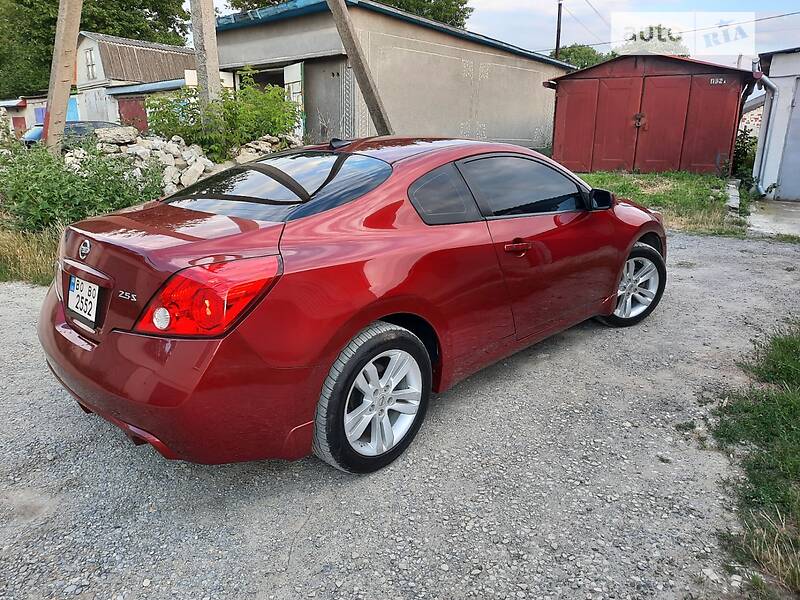 Купе Nissan Altima 2013 в Чорткові