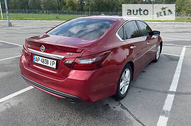 Седан Nissan Altima 2016 в Запоріжжі