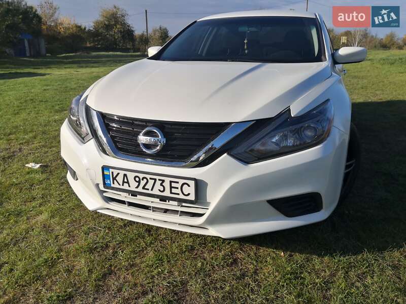 Седан Nissan Altima 2016 в 