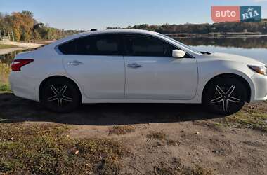 Седан Nissan Altima 2016 в 