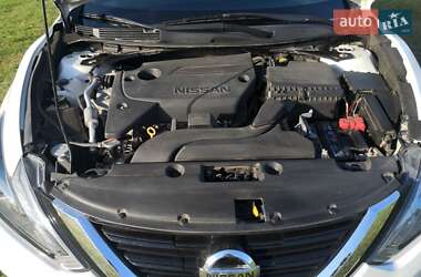 Седан Nissan Altima 2016 в 