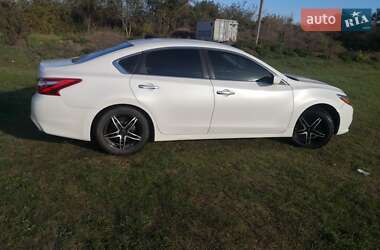 Седан Nissan Altima 2016 в 